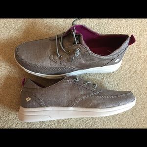 NEW Girls’ Size 3 Sperry Top-Sider Sneaker